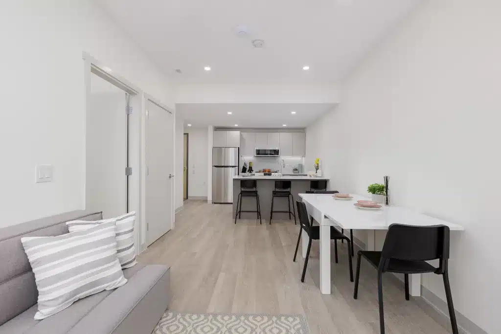 402-431-King-Edward-Ave-01-1024x683